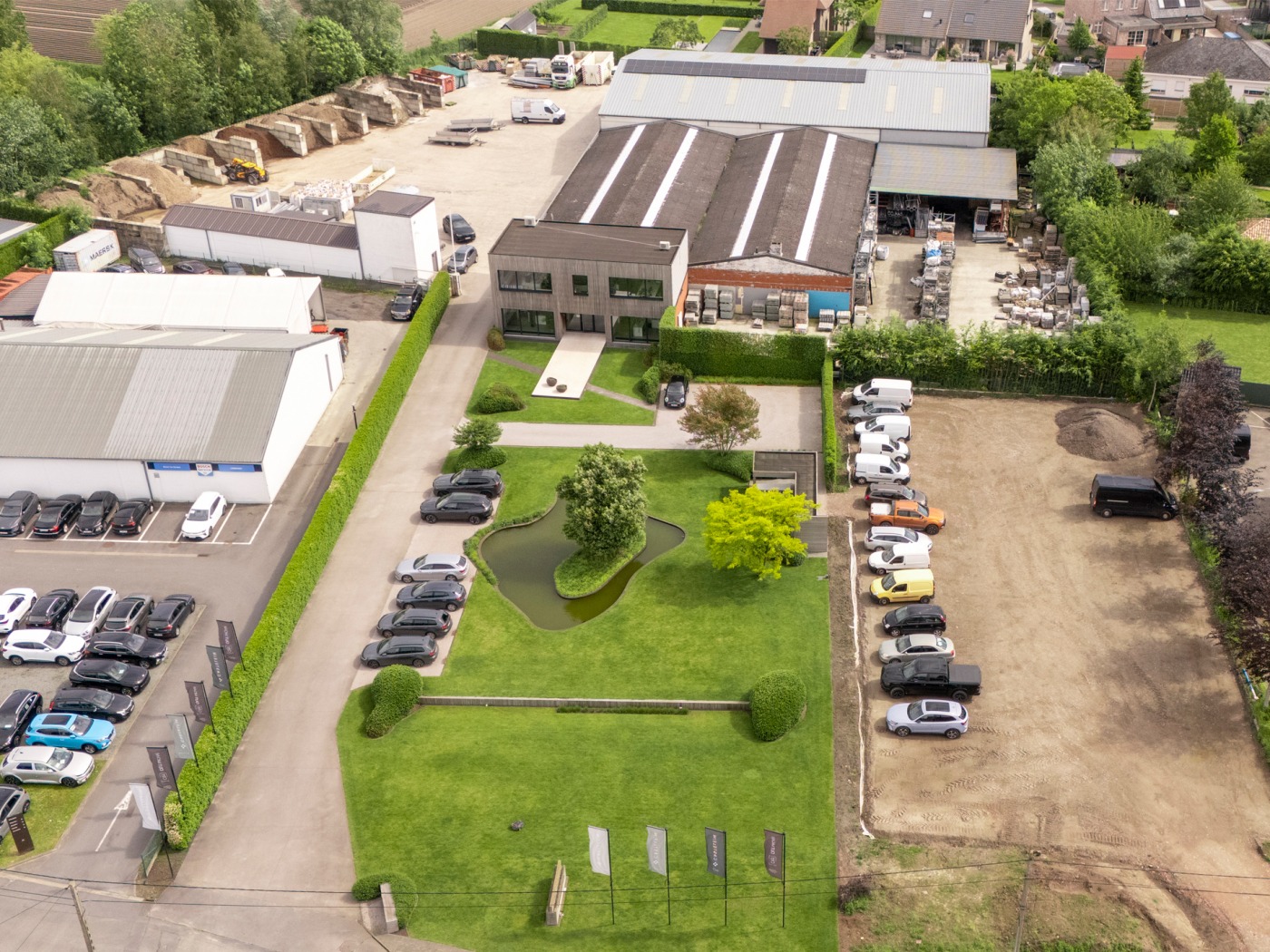 Luchtfoto van Castelein Landscaping met partnerbedrijven en groenvoorzieningen